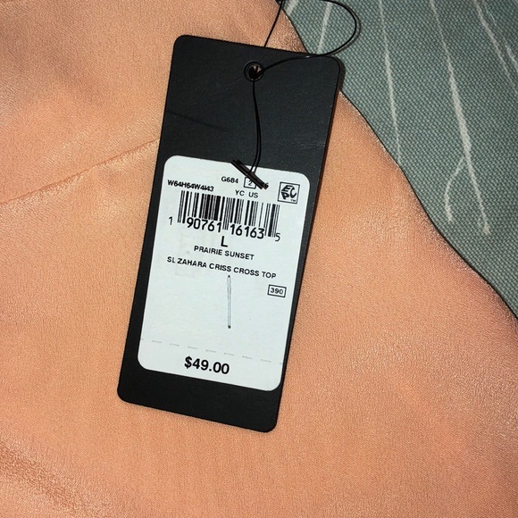 GUESS size L, color Prairie Sunset top - Picture 4 of 4